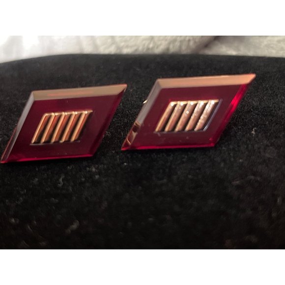 Vintage marked Hickok Red Lucite and Gold-tone Cufflinks - Picture 4 of 5